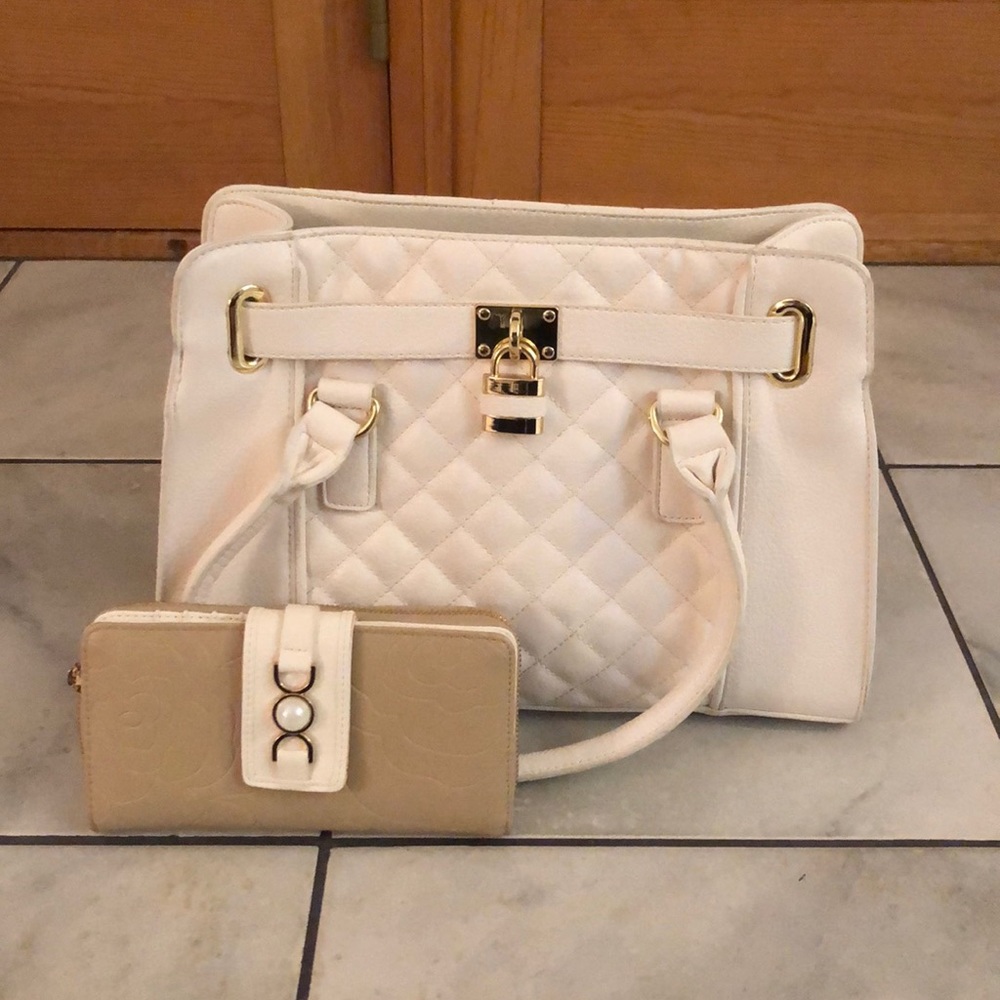 Charming Charlie’s Wallet and Purse